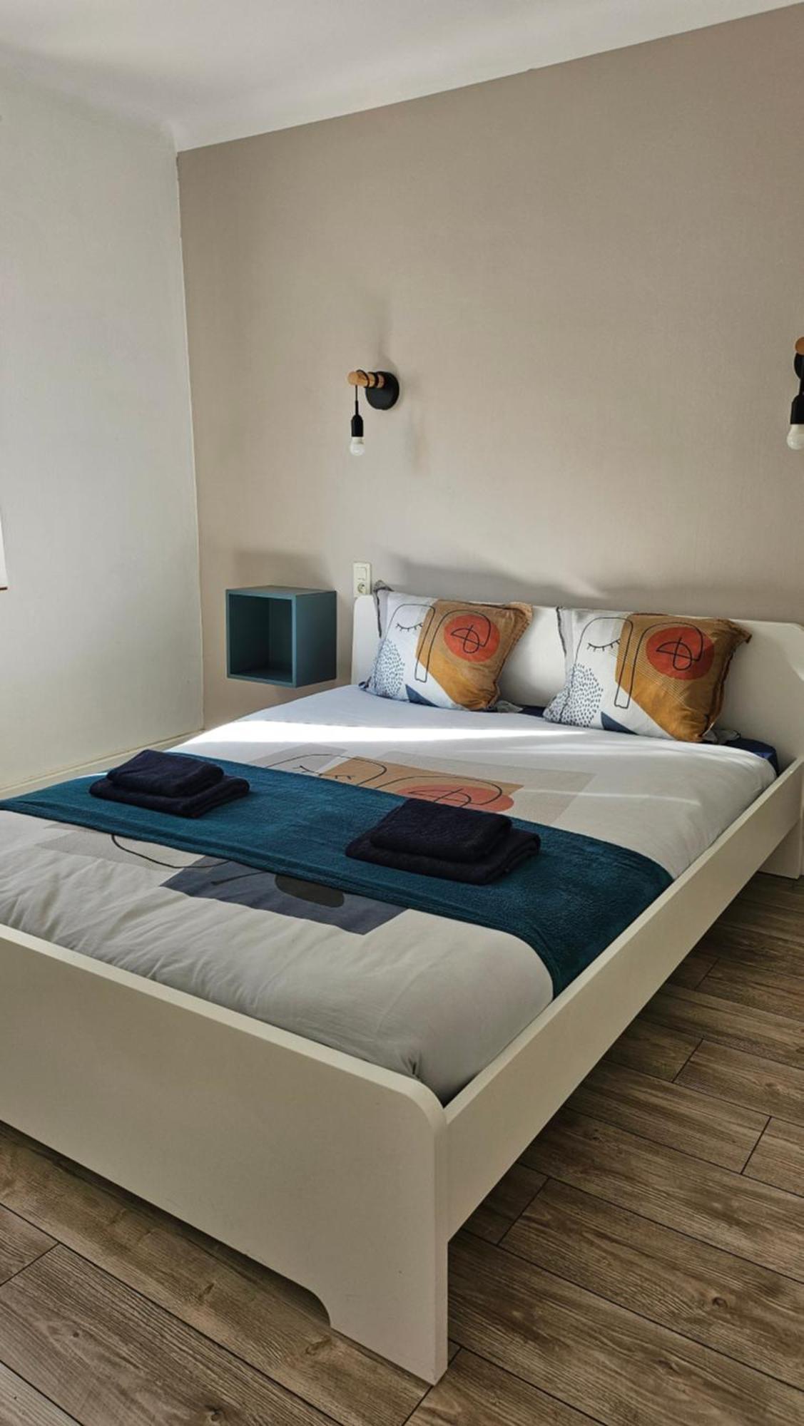 Spacieux Appartement Au Pied De La Cite Medievale قرقشونه المظهر الخارجي الصورة